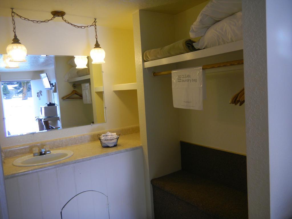 Falls Motel Thompson Falls Quarto foto