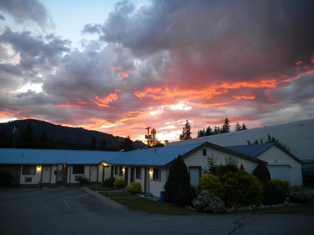 Falls Motel Thompson Falls Exterior foto